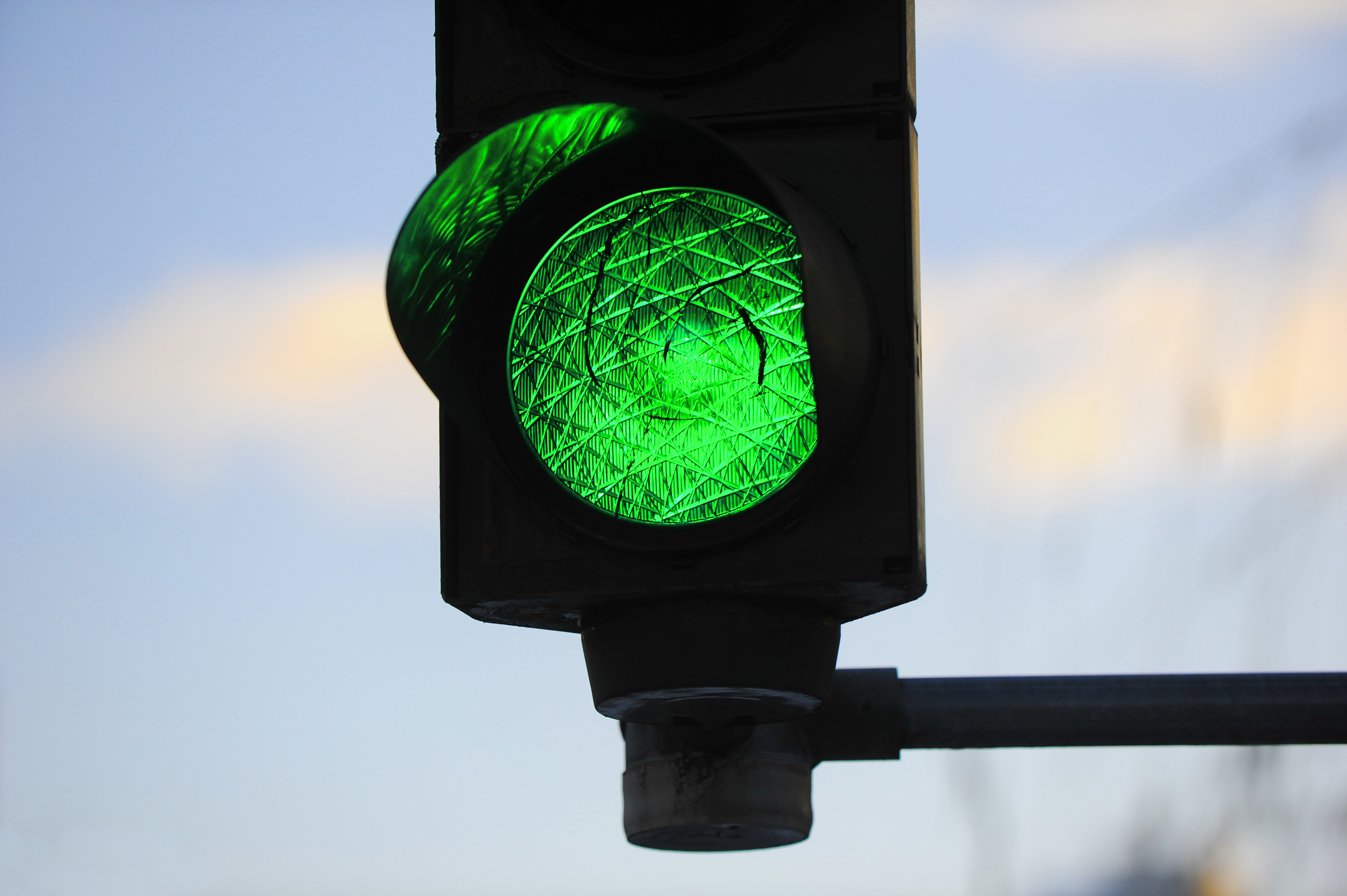 Светофоры всегда зеленые. Зеленый свет светофора. Зеленый цвет светофора. Зелйныйсвет светофора. Зеленый сигнал.