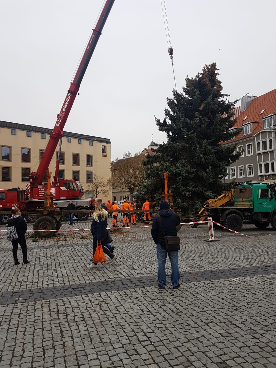 Schweinfurt Der Baum steht jetzt kann Weihnachten