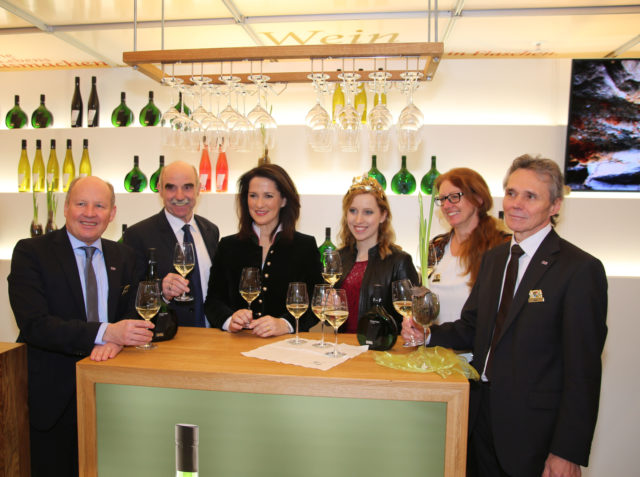 Dr. Hermann Kolesch, Artur Steinmann, Michaela Kaniber, Klara Zehnder, Evelyn Hatzung, Georg Bätz (v. l. n. r.)