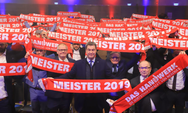 F1_Meisterschal_Markus_Söder