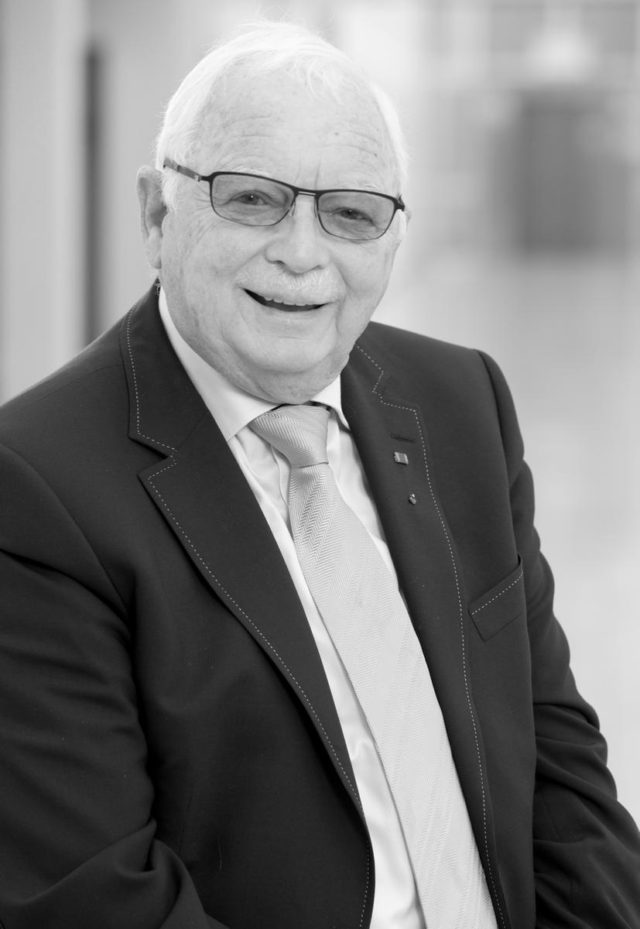 Portraet Rolf Eppelein sw-1200px
