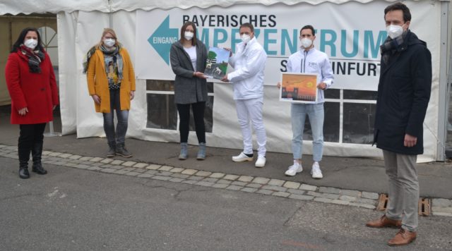 Bilderübergabe Impfzentrum