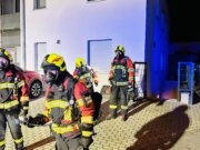 Sand: Brand in Mehrfamilienhaus Foto: Michael Will / BRK