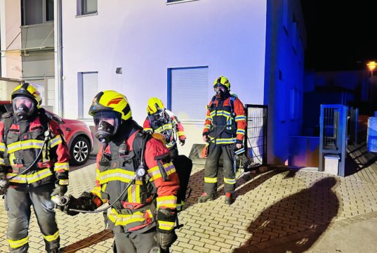 Sand: Brand in Mehrfamilienhaus Foto: Michael Will / BRK