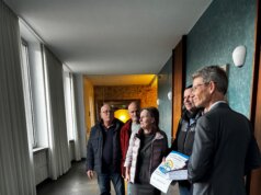 Schweinfurt: Unterschriften ÖPNV-Bürgerbegehren an Stadt übergeben VERWENDEN